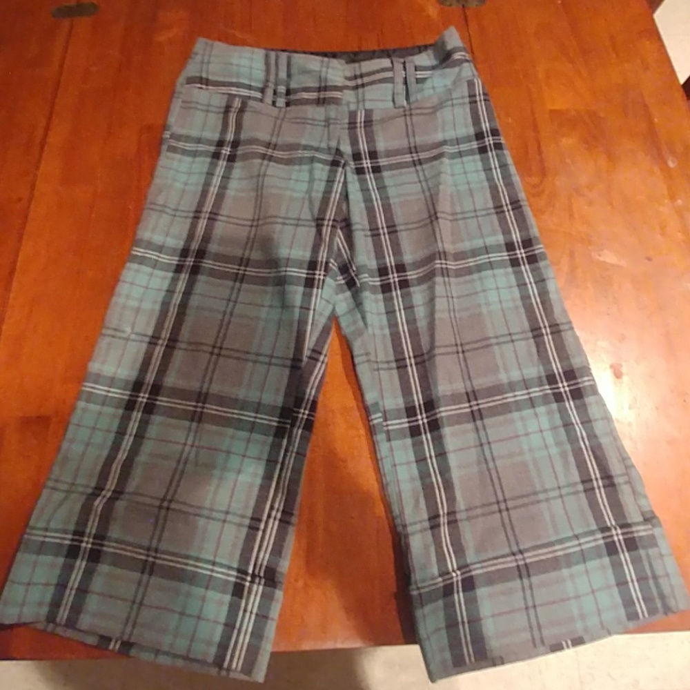 🌟Plaid capris
